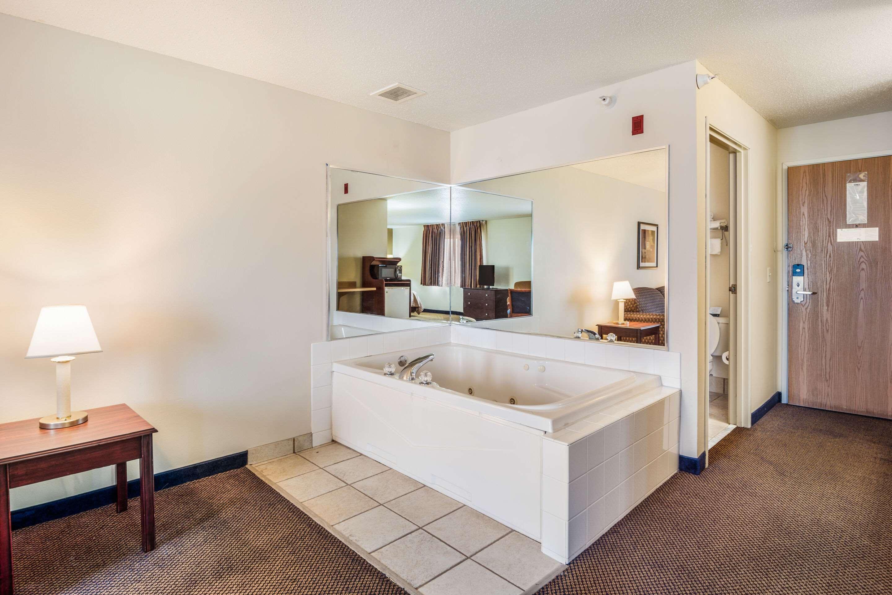 Quality Inn & Suites Eldridge Davenport North Εξωτερικό φωτογραφία